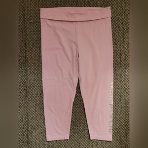 ☆•Victoria Sport Pink Capris•Size:Large •☆